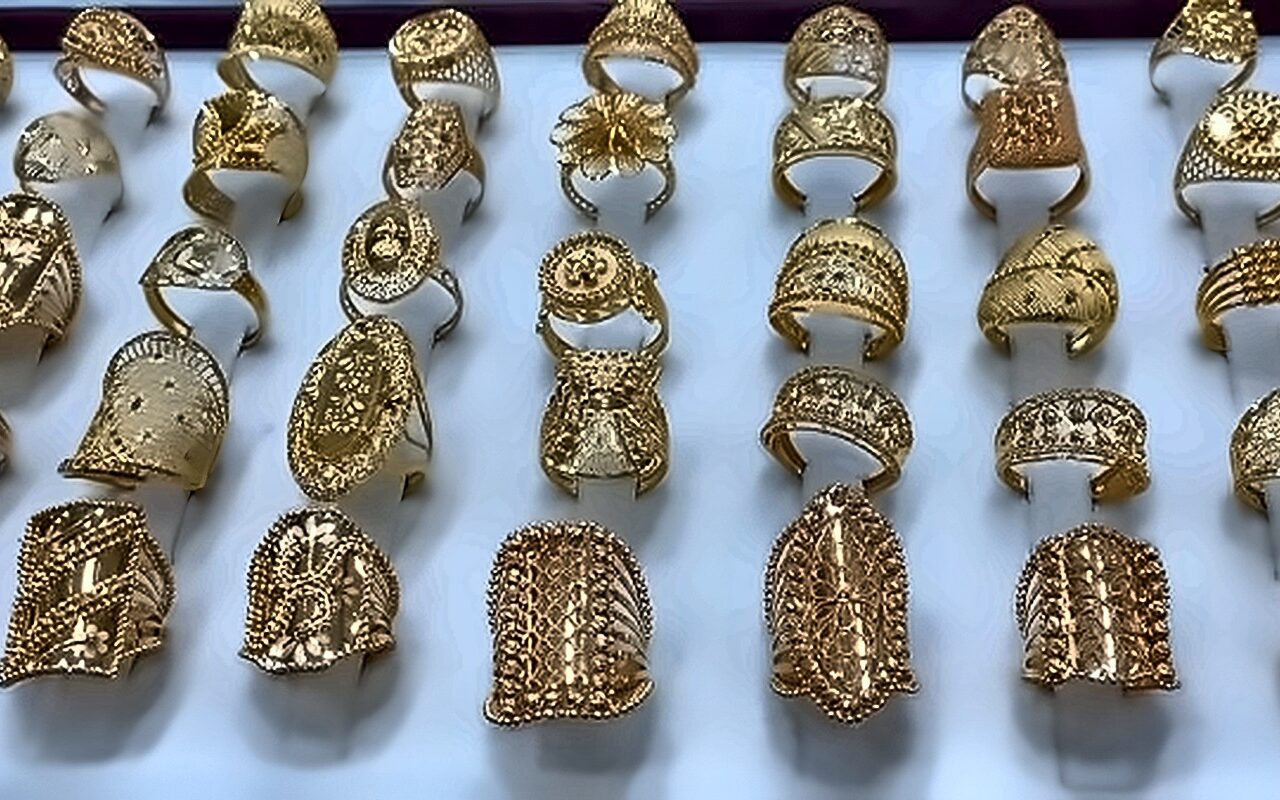 800 جنيه.. انخفاض مستمر في سعر الجنيه الذهب وعيار 21 الآن مفاجأة