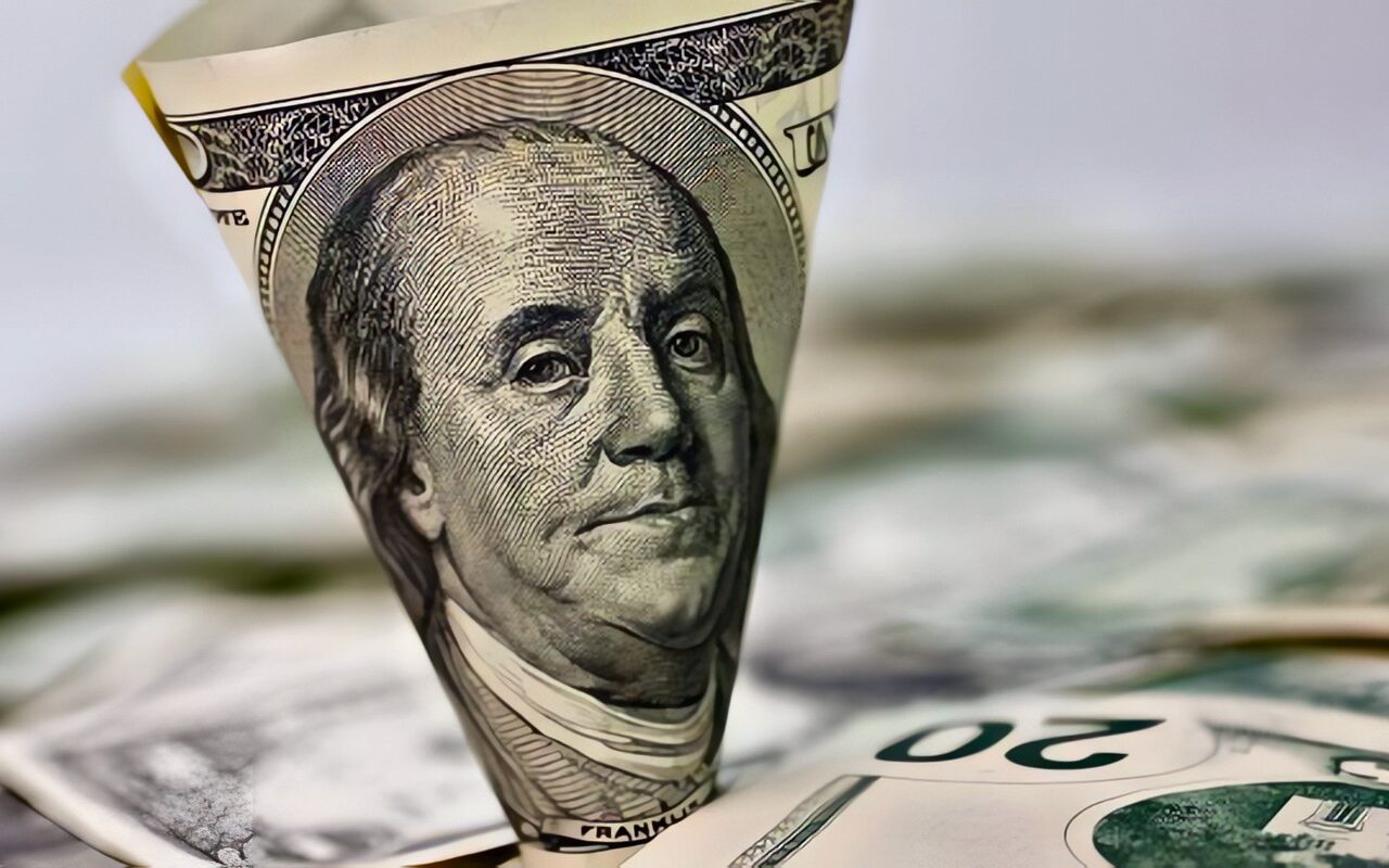 بعد تخطيه الـ55.. سعر الدولار اليوم مقابل الجنيه