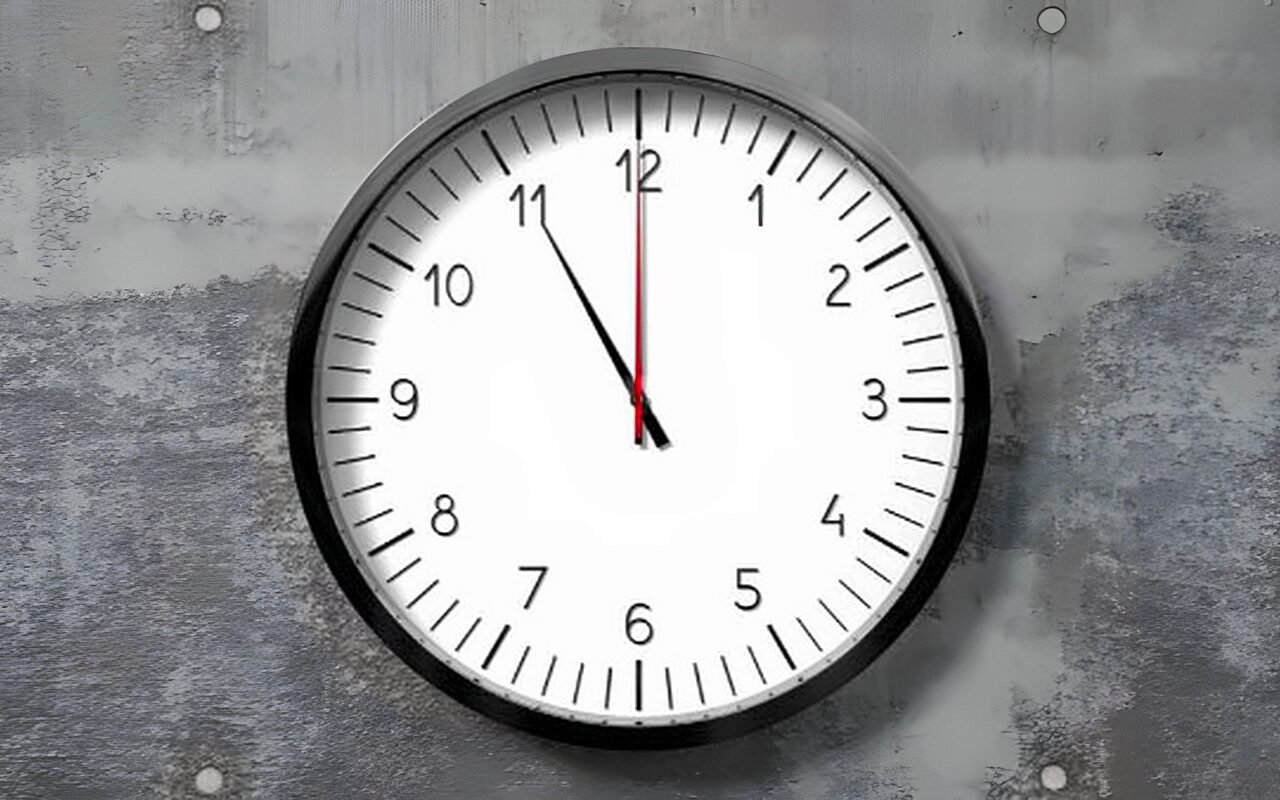 تغيير الساعة وبدء التوقيت الشتوي يوم جمعة.. رجع ساعتك إلى 11:00 بدلا من 12:00