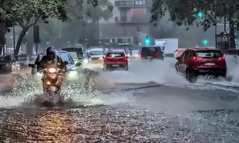 تحذير عاجل من تقلبات جوية.. أمطار غزيرة وبرق ورعد في هذه المناطق اليوم