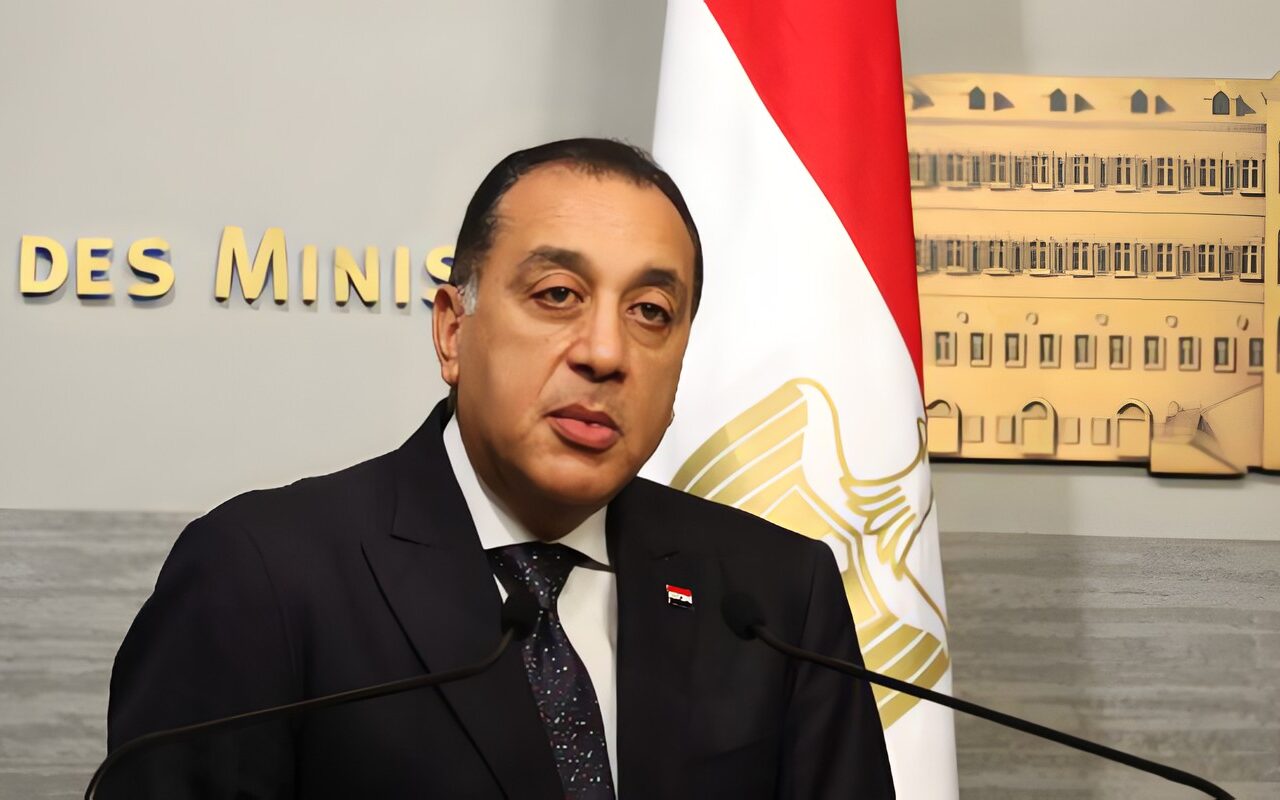 رسميًا.. الحكومة تقرر رفع الحد الأدنى للأجور لـ15 ألف جنيه.. موعد التطبيق والتفاصيل كاملة