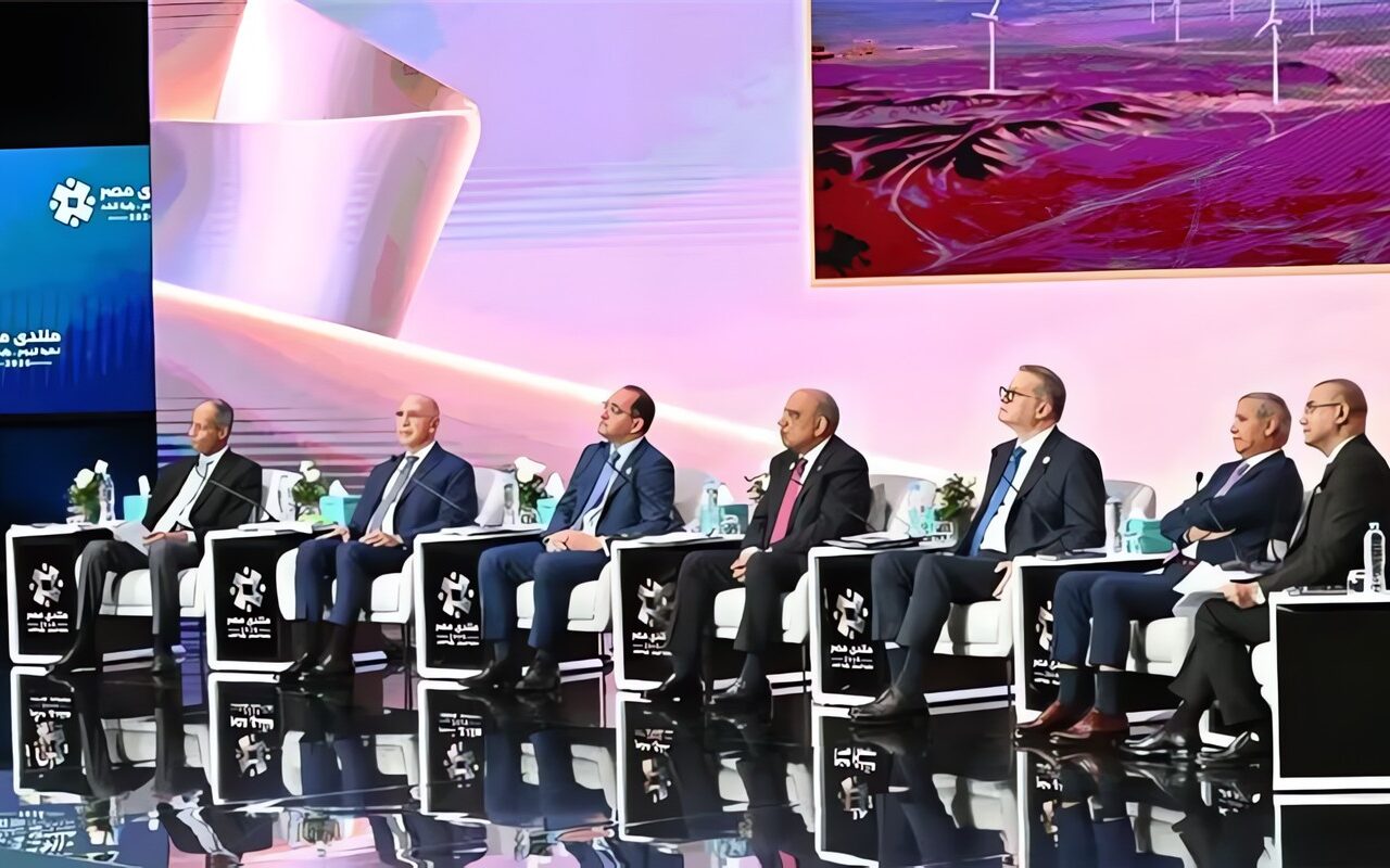 وزير الكهرباء يكشف سيناريوهات مواجهة أزمة الطاقة وخطط التوسع في الطاقة المتجددة والربط الكهربائي الإقليمي