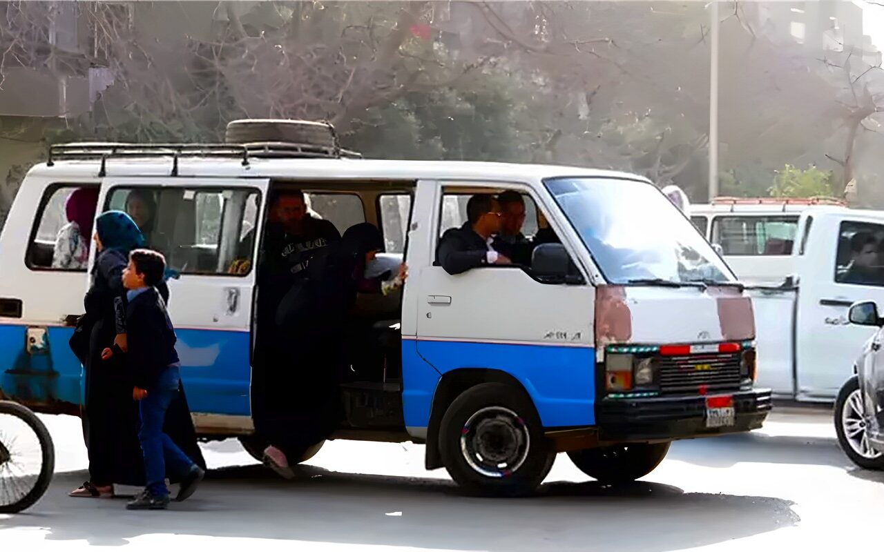 مدير مواقف قنا: 600 سيارة سيرفيس تعمل داخل المدينة و60 أخرى للربط بالموقف الجديد