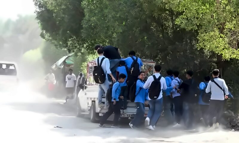 محافظ الفيوم يوجه بسحب رخصة سيارة أجرة تعرض حياة الطلاب للخطر