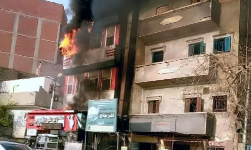 بسبب ماس كهربائي.. السيطرة على حريق في برج سكني بالفيوم