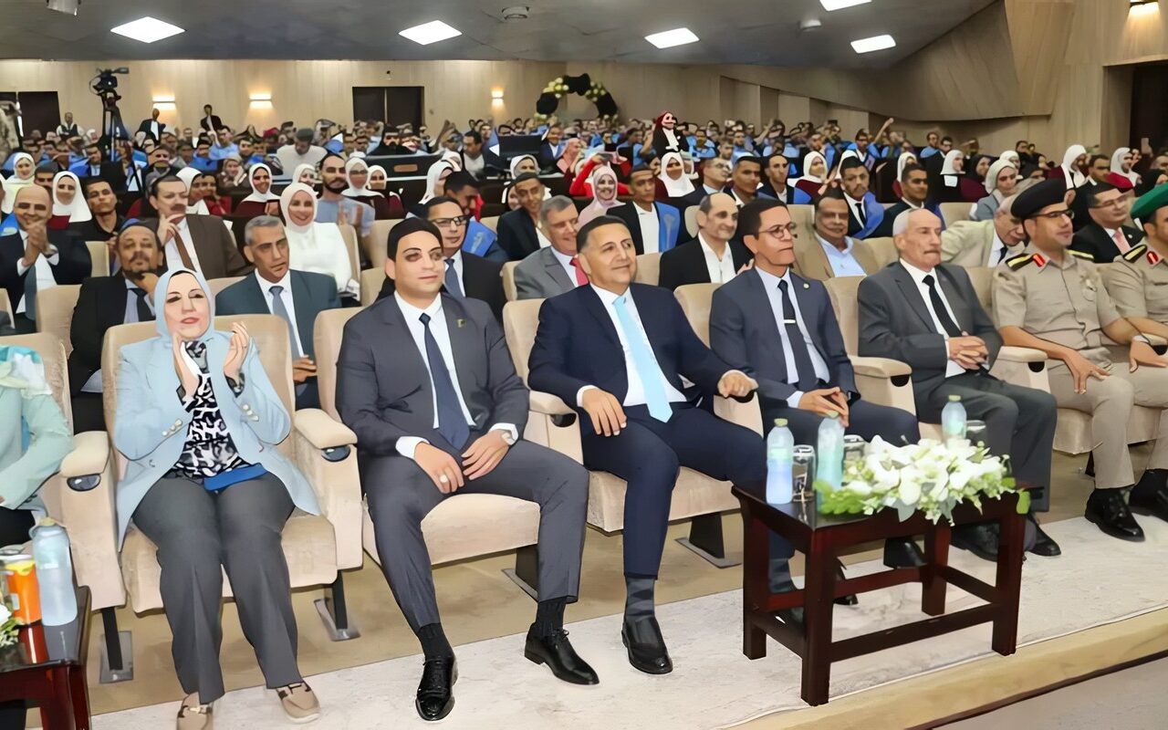 محافظ القليوبية ورئيس جامعة بنها يشهدان احتفالية «من العبور إلى الجمهورية الجديدة» بذكرى انتصارات أكتوبر