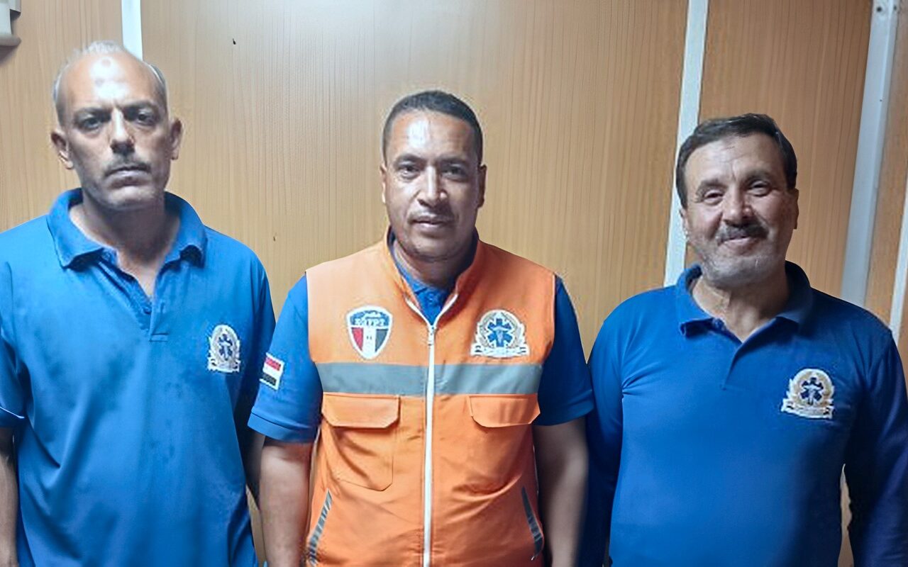 محافظ الفيوم يوجه بتكريم طاقم إسعاف أعاد 660 ألف جنيه لمصاب في حادث بطريق أسيوط الغربي