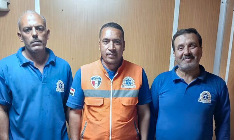 محافظ الفيوم يوجه بتكريم طاقم إسعاف أعاد 660 ألف جنيه لمصاب في حادث بطريق أسيوط الغربي