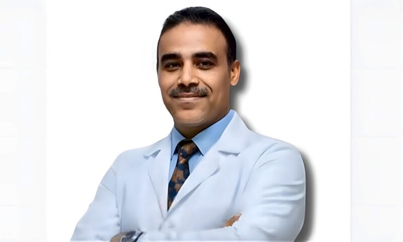 أول مصري وعربي ينال اللقب.. الدكتور هشام الغزالي يحصل على جائزة «سفير الأورام العالمي»