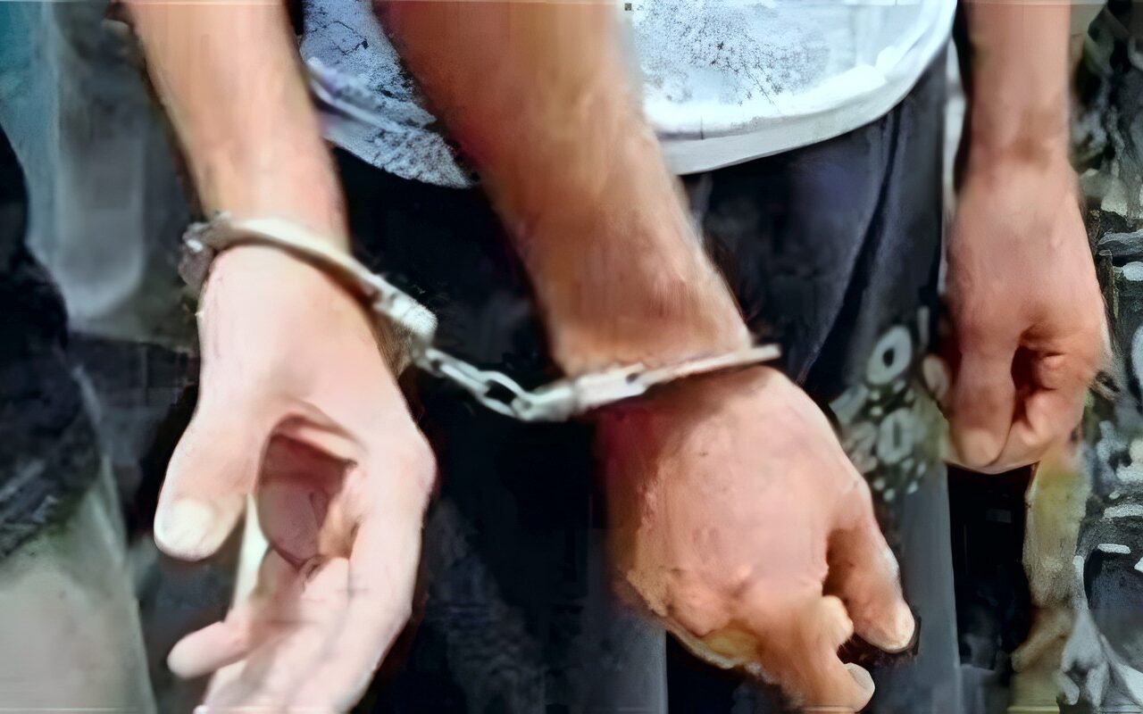 الجلوس أمام مدخل عقار يشعل مشاجرة بين سيدتين وأسرة من 5 أفراد في البساتين