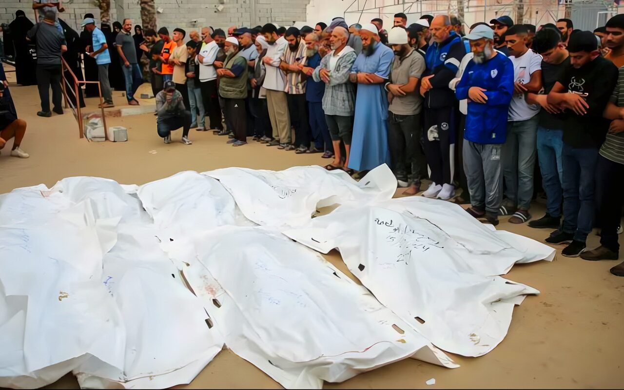 استشهاد 3 وأكثر من 10 مصابين بنيران آليات وطائرات جيش الاحتلال الإسرائيلي بمواصي خان يونس