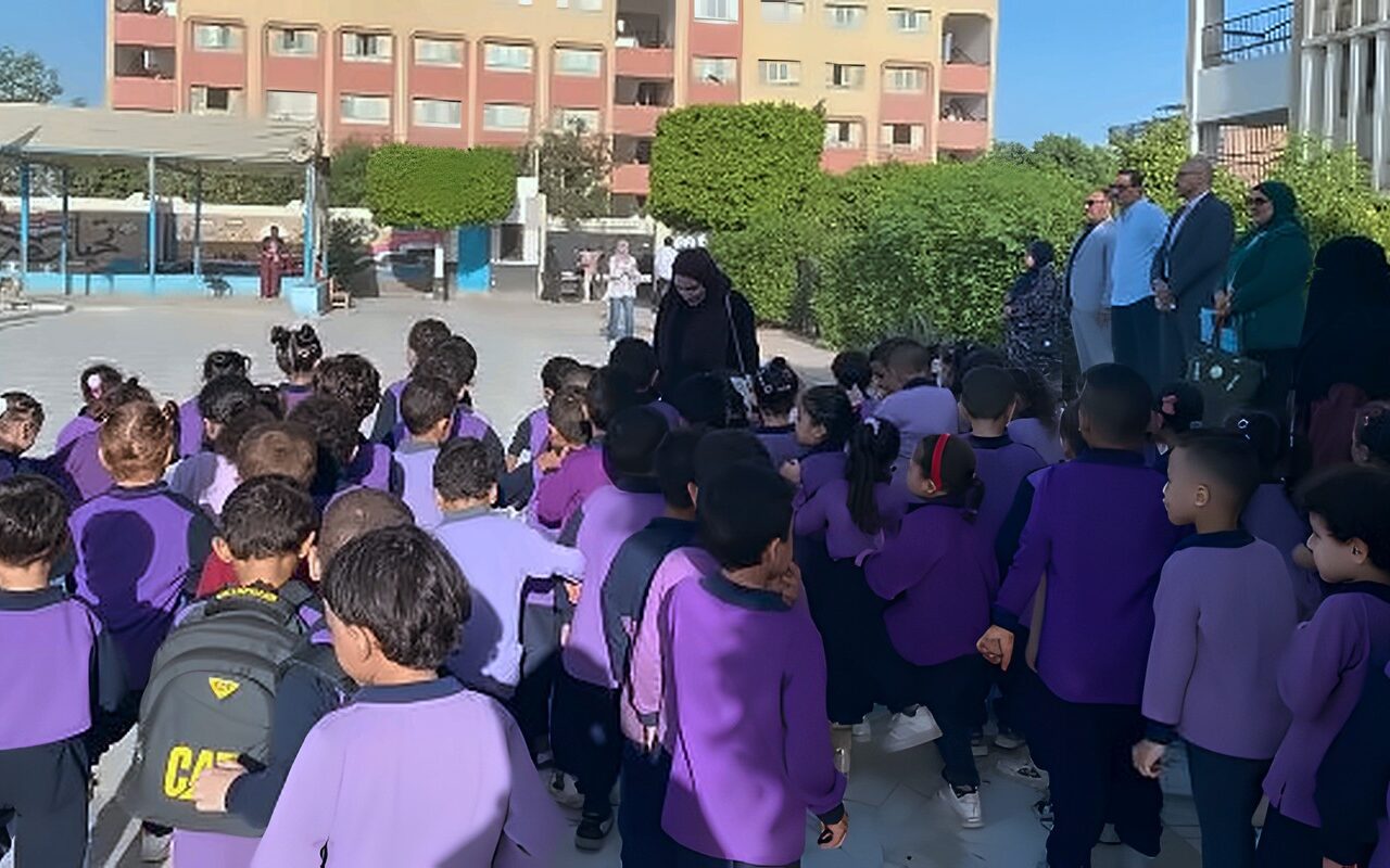 أولياء أمور أحمد زويل التجريبية ببني سويف يتقدمون بشكاوى ضد استبعاد المديرة