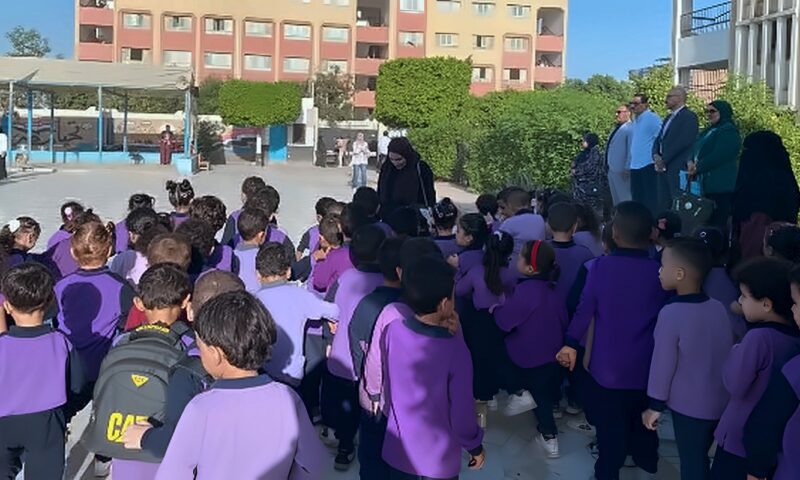 أولياء أمور أحمد زويل التجريبية ببني سويف يتقدمون بشكاوى ضد استبعاد المديرة