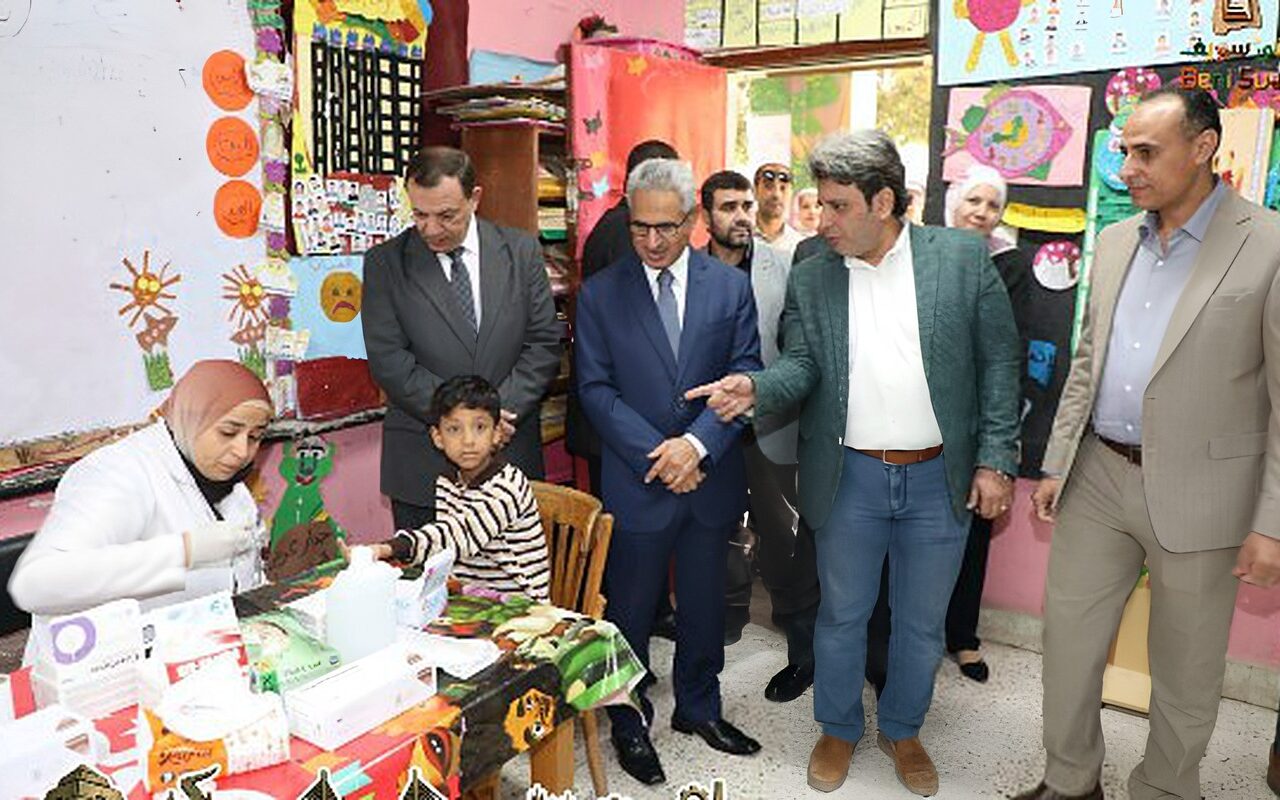 محافظ بني سويف يُتابع مبادرة الكشف عن الأنيميا والسمنة والتقزم لتلاميذ الابتدائي