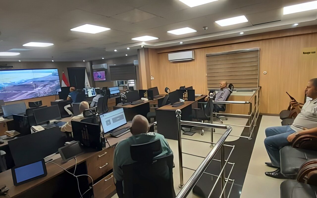 من خلال مركز سيطرة الشبكة الوطنية: السكرتير العام  يتابع إزالة تعدٍ على مساحة فدان من الأراضي الزراعية بقرية هليه في ببا