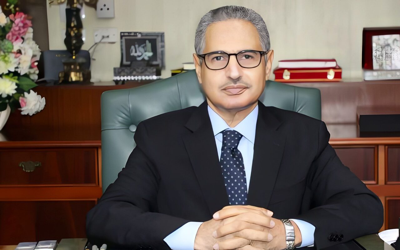 محافظ بني سويف يناقش جهود ونتائج 19 زيارة نفذتها إدارة المراجعة الداخلية والحوكمة