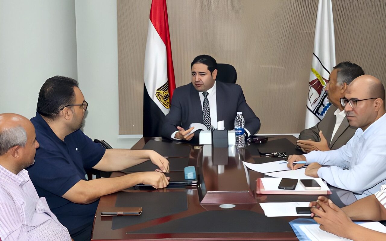 بني سويف.. دراسة ملفات تقنين أراضي الدولة تمهيدًا لعرضها على اللجنة العليا للبت