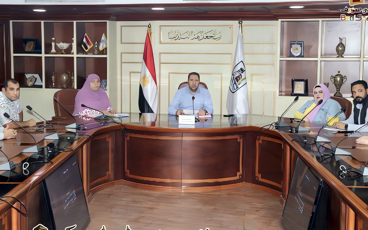 سكرتير عام بني سويف يناقش مستجدات وموقف شكاوى المواطنين خلال أكتوبر