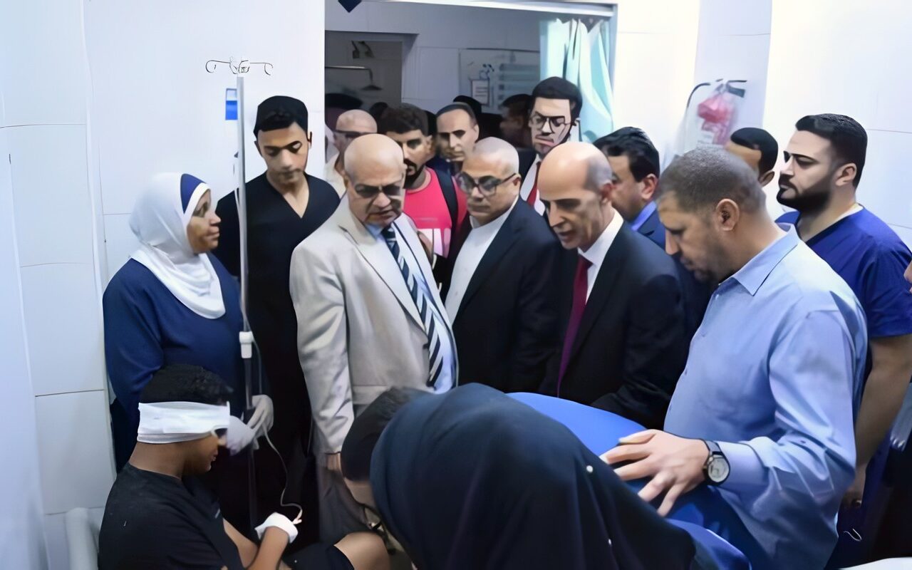 جامعة بني سويف تنقل مصابي حادث الأتوبيس والنقل إلى المستشفى الجامعي