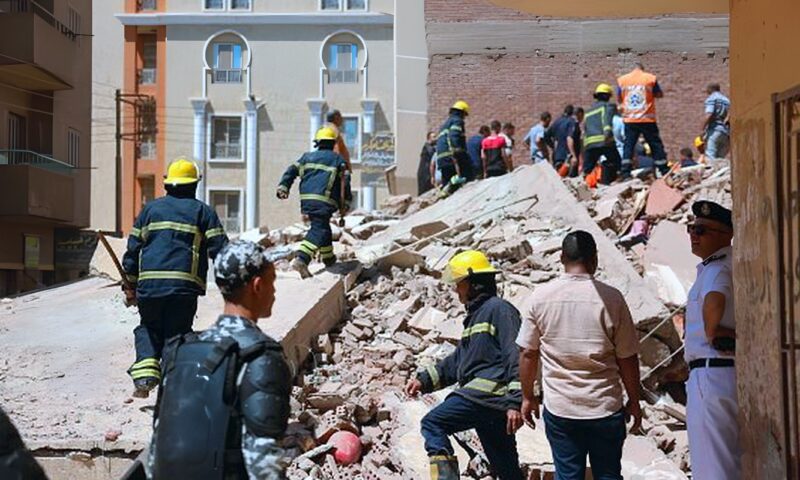 لوادر وحفارات ومعدات ثقيلة.. تحرك عاجل للحماية المدنية بعد انهيار عقارين بحدائق القبة