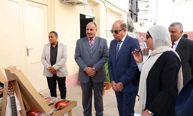 لخدمة 125 ألف معلم وطالب.. محافظ المنيا يفتتح مركز التنمية المهنية