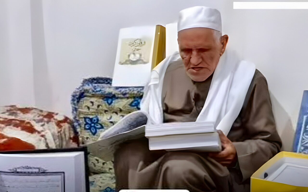 كتب المصحف الشريف بخط يده 11 مرة.. وفاة الشيخ رضا ريدي في سمالوط بالمنيا