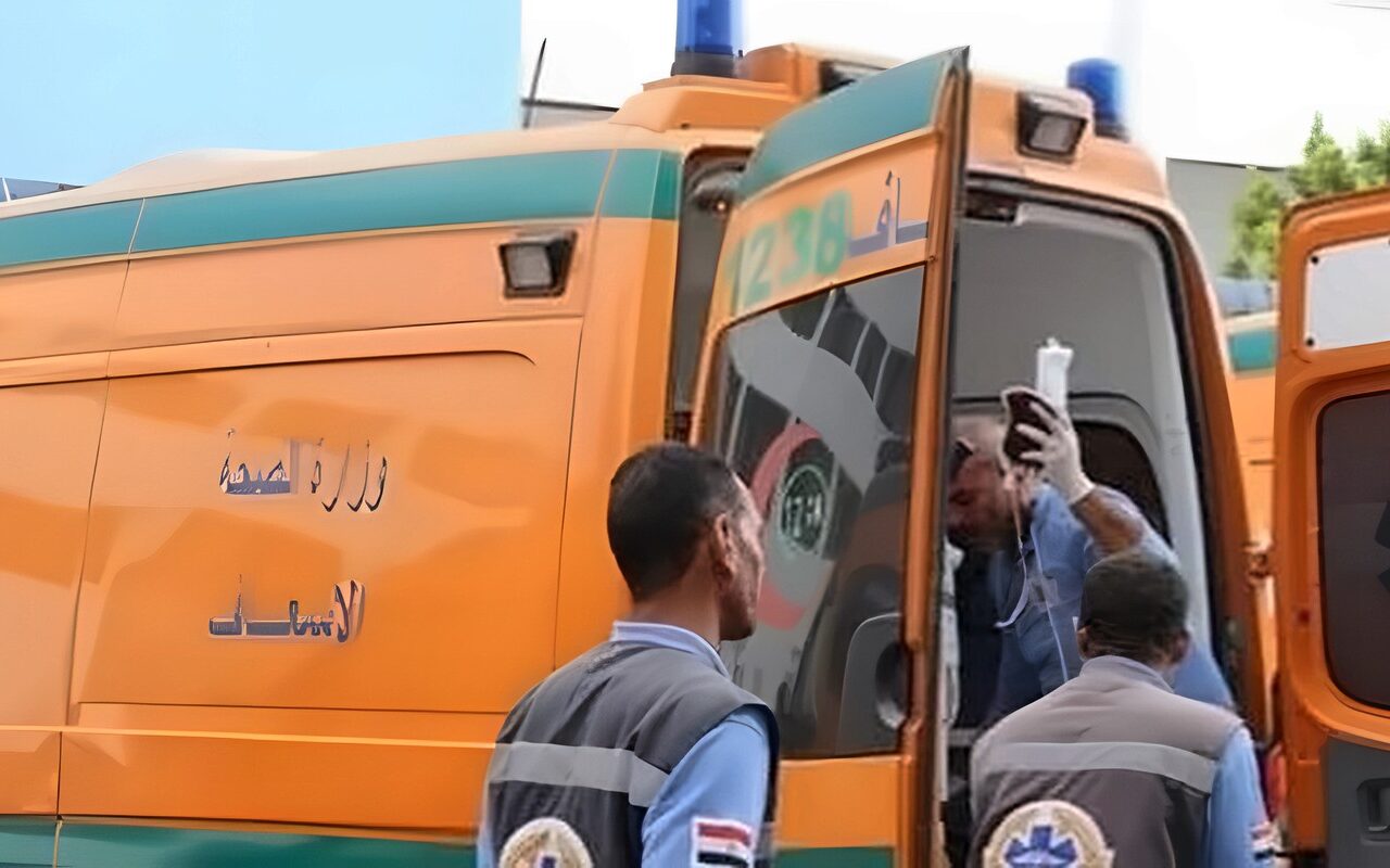 بالأسماء.. مصرع شخصين وإصابة 11 آخرين في حادث انقلاب ميكروباص بالطريق الصحراوي الغربي بالمنيا