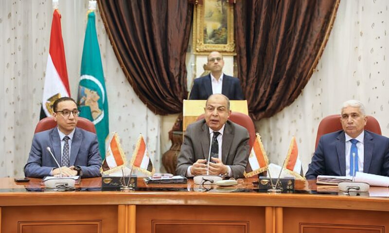 محافظ المنيا: مد الغاز لـ3 آلاف وحدة بديرمواس وتوجيهات بحصر أصول الدولة