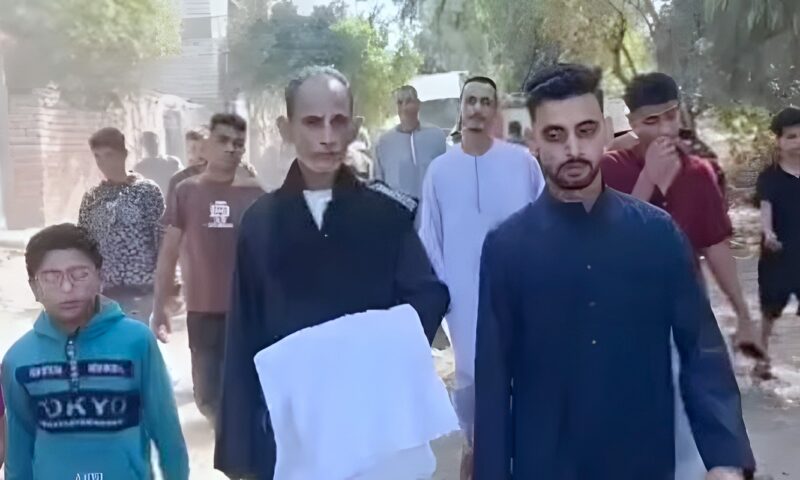 استلموا الكفن.. إنهاء خصومة ثأرية بالمنيا بعد 11 عاما من الخلاف |صور