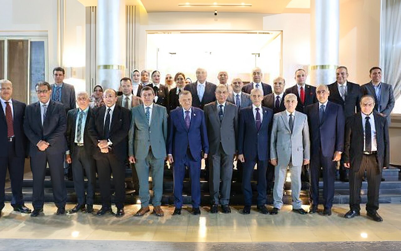 محافظ المنيا يبحث تعزيز التعاون مع النيابة الإدارية لترسيخ الانضباط الإدارى