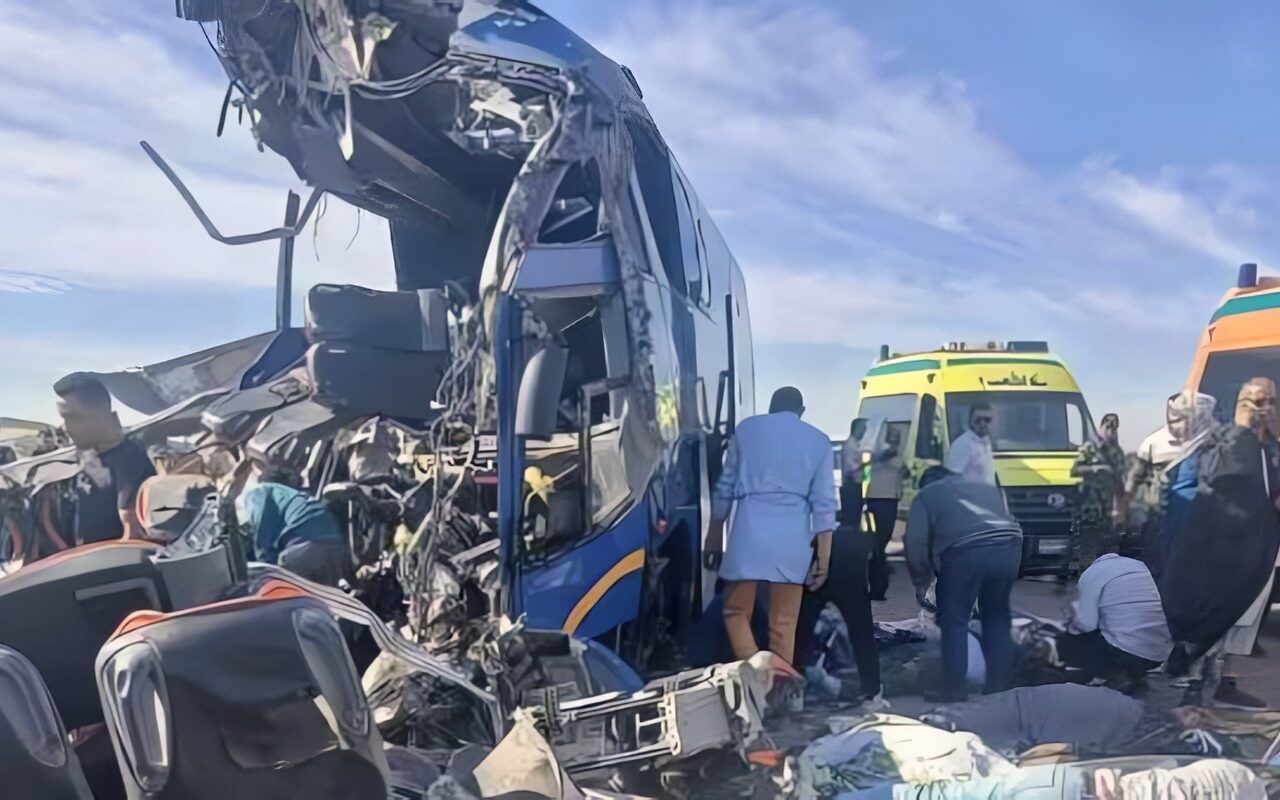 ننشر أسماء 8 من أبناء المنيا ضحايا حادث تصادم أتوبيس وتريلا بطريق القاهرة أسيوط الغربي