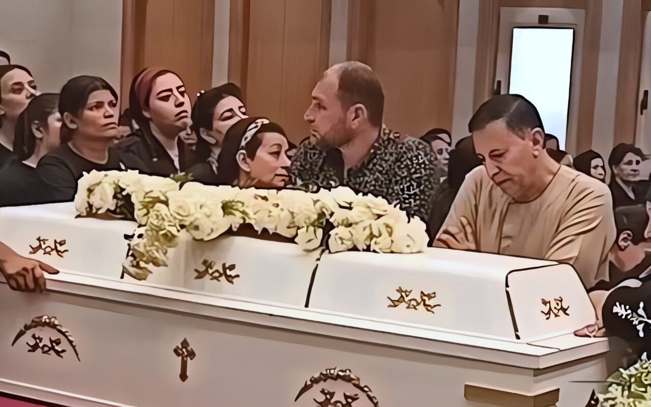 بالدموع.. أهالي صفط اللبن بالمنيا يشيعيون أحد ضحايا أتوبيس طريق أسيوط.. صور
