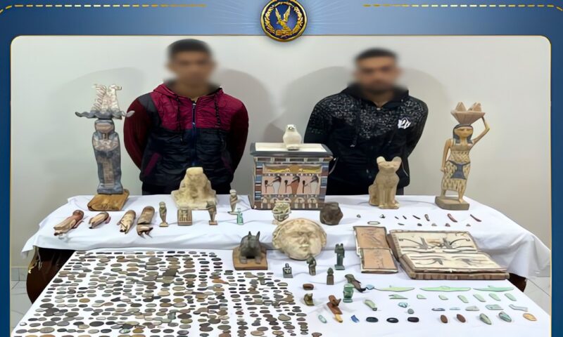 التفاصيل الكاملة لضبط 521 قطعة أثرية متنوعة بحوزة شخصين في سمالوط بالمنيا  .. صور