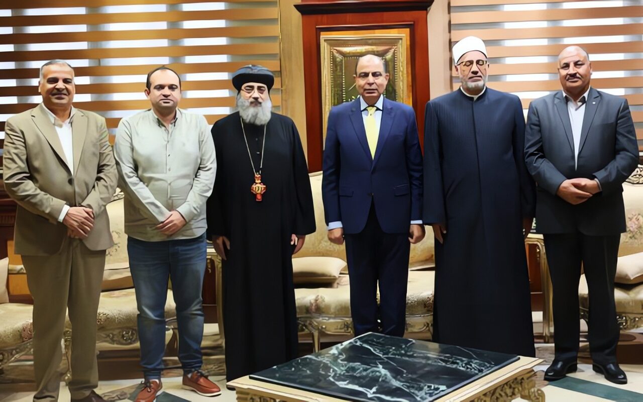 محافظ المنيا يبحث إطلاق مشروع «إنه كوكبنا.. فلنحافظ عليه»