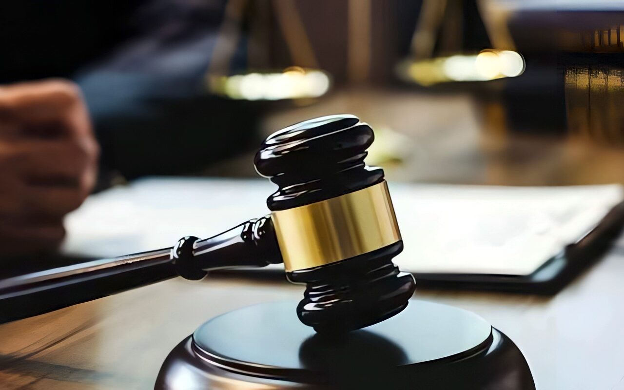 المؤبد لهارب استدرج سائق توكتوك إلى منطقة زراعية وسرقته بالإكراه في المنيا