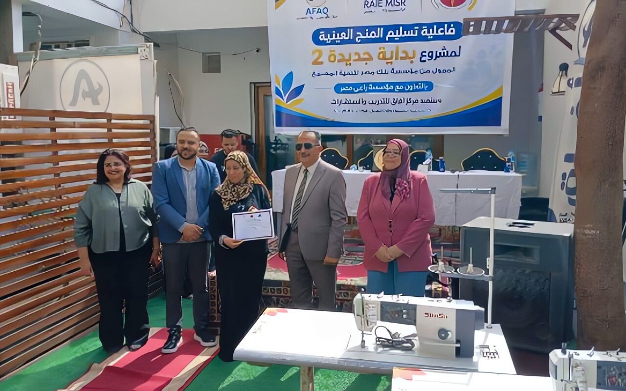 محافظ المنيا: توزيع 65 ماكينة خياطة ومنح عينية للأسر الأولى بالرعاية