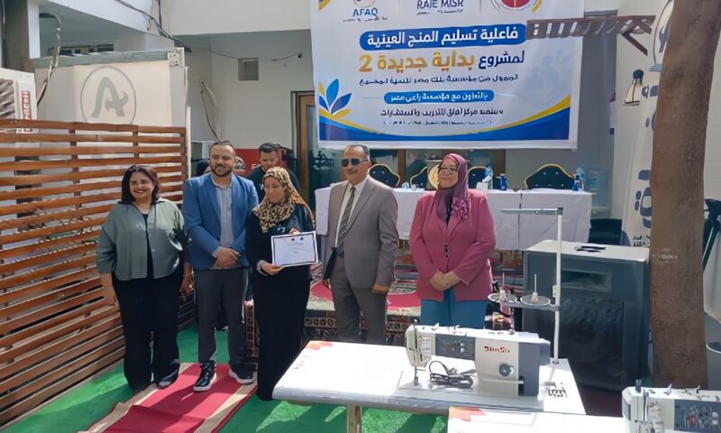 محافظ المنيا: توزيع 65 ماكينة خياطة ومنح عينية للأسر الأولى بالرعاية