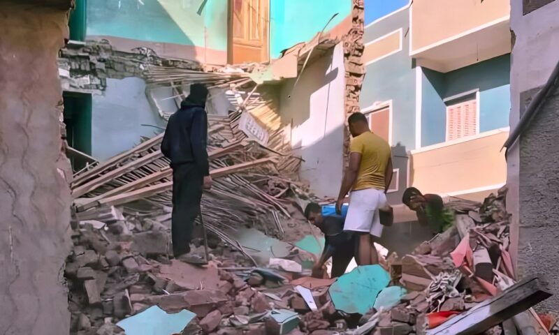 دون إصابات.. انهيار منزل من 3 طوابق في أبوقرقاص بالمنيا