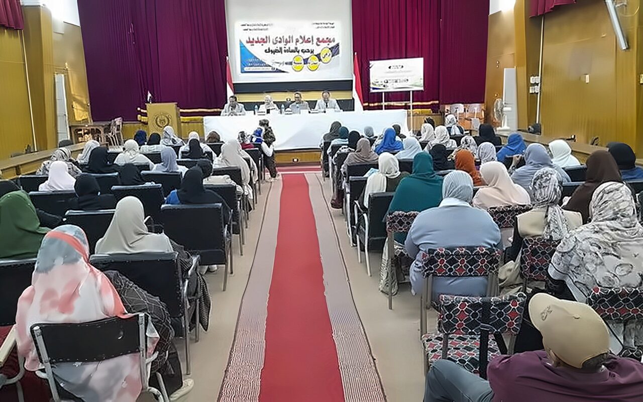 إعلام الوادي الجديد يناقش «مشروعات التنمية» باحتفالات العيد القومي