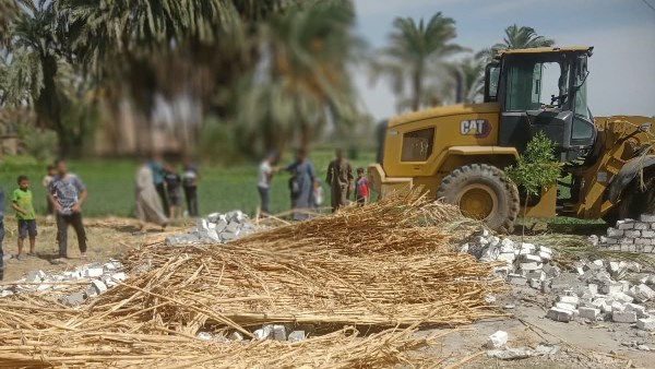 محافظ أسيوط: إزالة 28 حالة تعد ومخالفة بناء على أراضي الدولة والزراعية ضمن الموجة الـ30 للإزالات