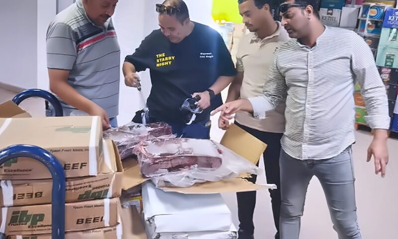 حملات مفاجئة على الأسواق بأسيوط.. ضبط 22 طن مواد غذائية ولحوم و23 ألف لتر وقود