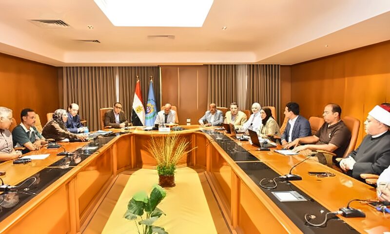 محافظ أسيوط يتابع الموقف التنفيذي لمشروعات حياة كريمة
