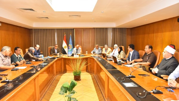 محافظ أسيوط يتابع الموقف التنفيذي لمشروعات حياة كريمة