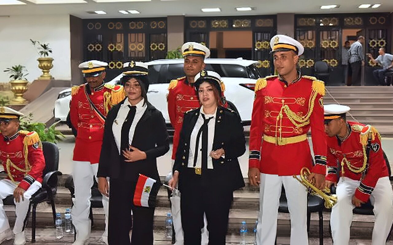 محافظة أسيوط تنظم أجواء وطنية بمحيط الديوان العام احتفالًا بذكرى نصر أكتوبر.. أعلام مصر والموسيقى العسكرية تزين المشهد