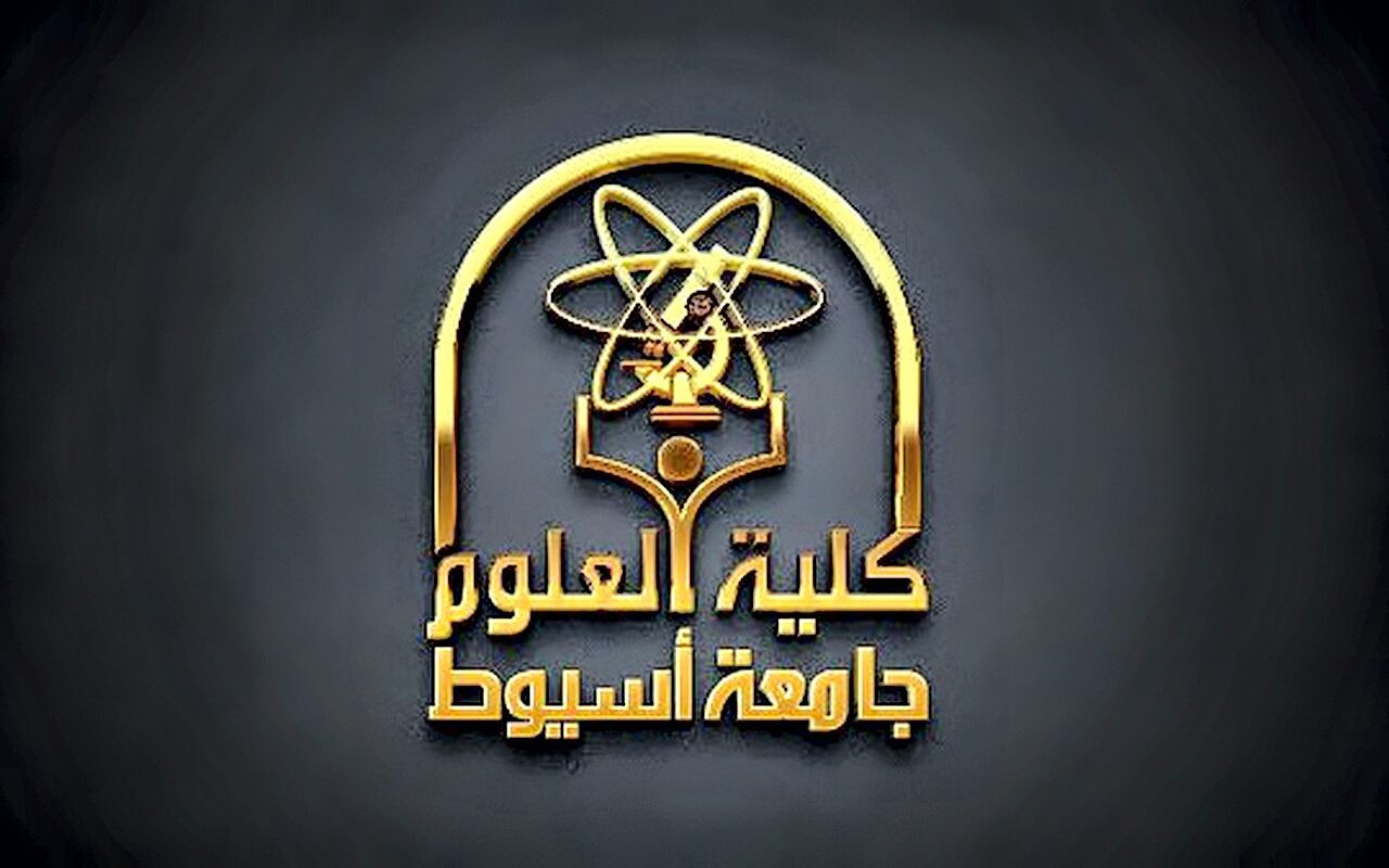 “ريشة مروحة” تثير القلق داخل مدرج علوم أسيوط.. والكلية تكشف تفاصيل واقعة الطالبة