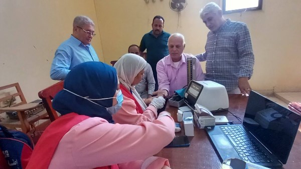 محافظ أسيوط: فحوصات للكشف المبكر عن الأمراض المزمنة والأورام للعاملين بمديرية الزراعة