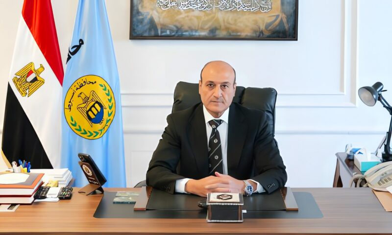 محافظ أسيوط يقدم واجب العزاء لأسرتي لاعبتي المشروع القومي للموهبة والبطل الأولمبي ضحيتي حادث المنيا