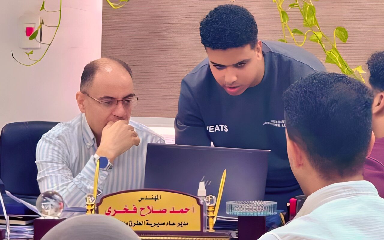 محافظ أسيوط: إطلاق رابط إلكتروني تفاعلي لتلقي شكاوى المواطنين من حالة الطرق وسرعة التعامل معها ضمن جهود التحول الرقمي