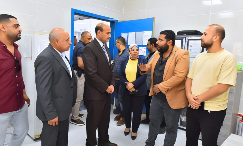 محافظ أسيوط يتفقد الوحدة الصحية بـ العونة ويتابع انتظام التطعيم ضد الحصبة
