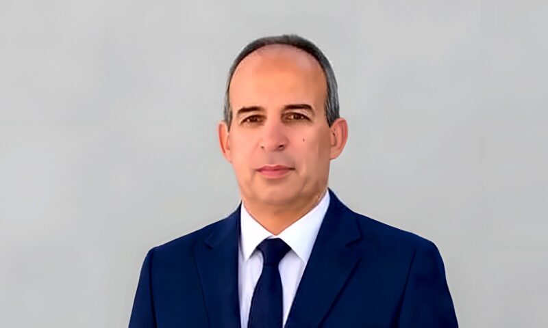 استنفار مروري في شوارع سوهاج.. حملات بميدان التربية والتعليم وأخميم